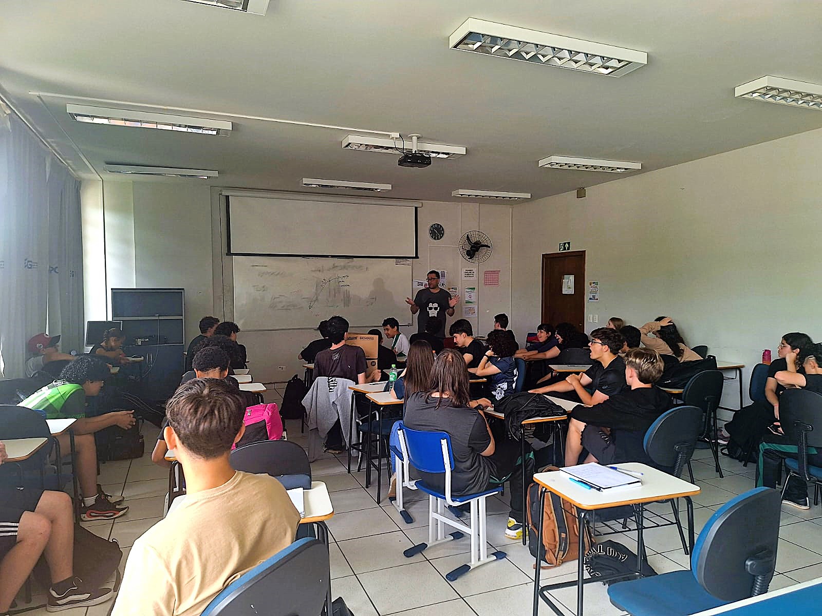 Paraná Empreende Mais promove curso de Marketing e Vendas para estudantes do IFPR