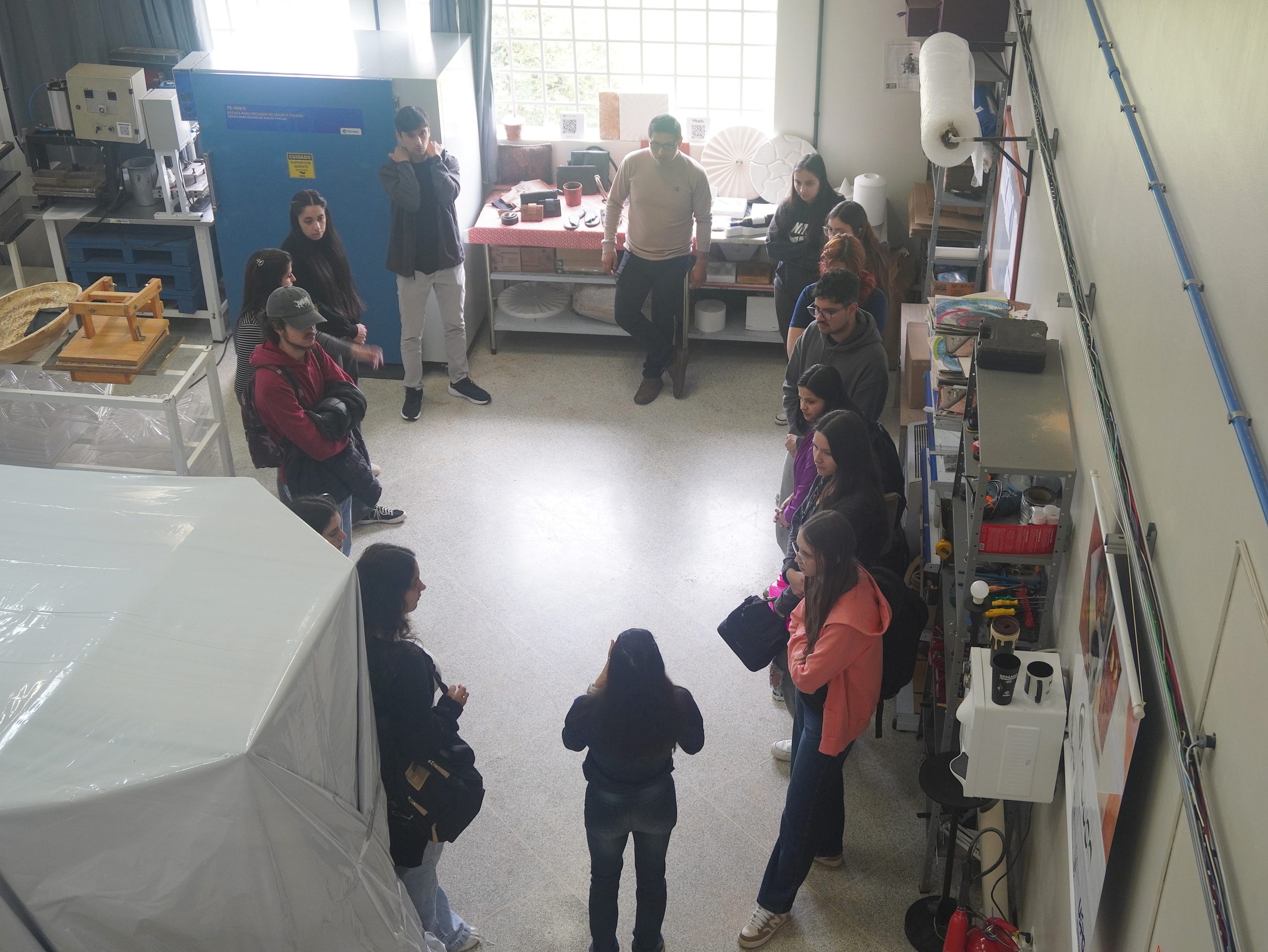 Acadêmicos da UEPG e da UFPR visitam as empresas incubadas no Hub de Inovação