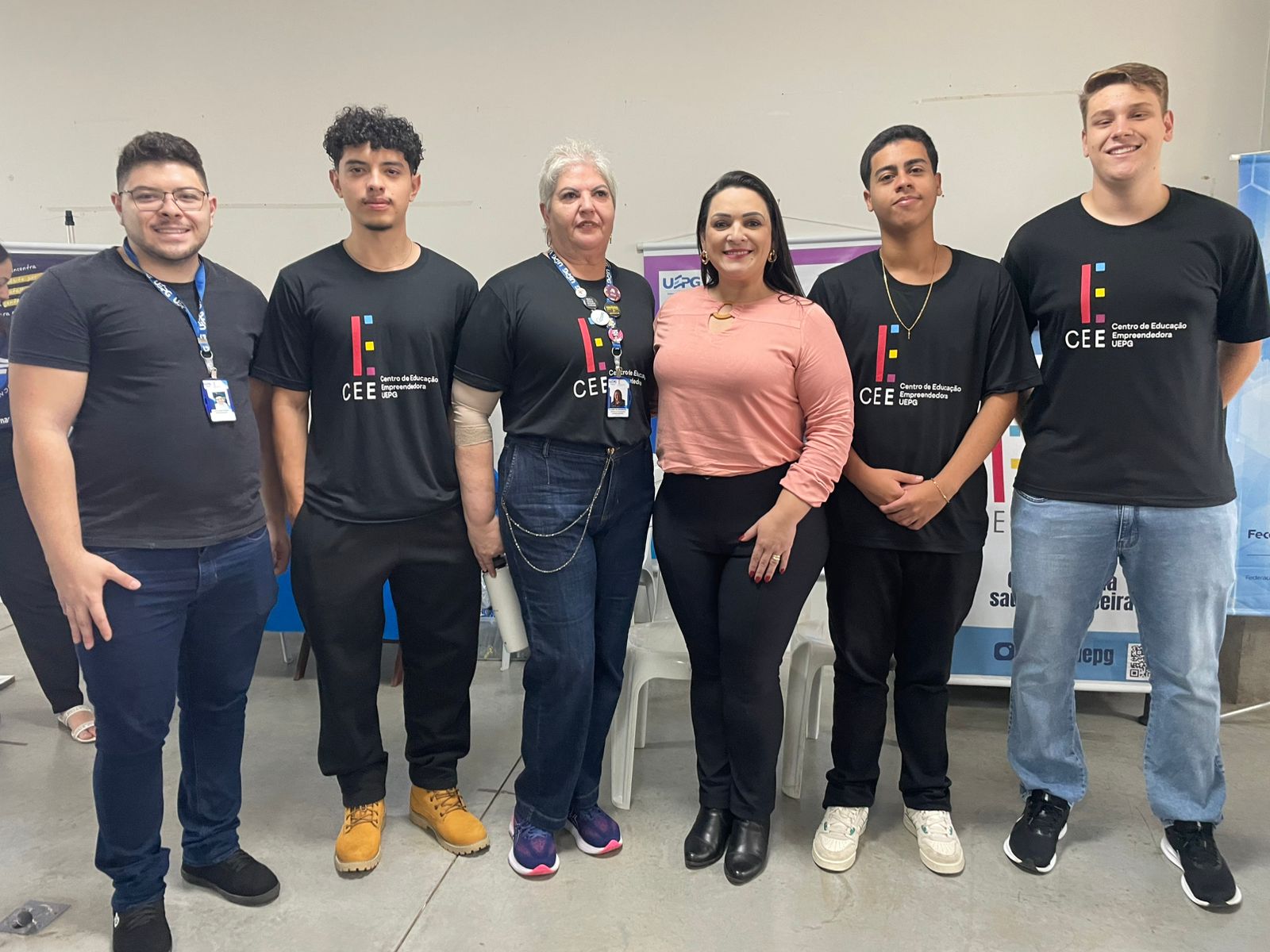 Equipe CEE junto a prefeita de Carambeí.