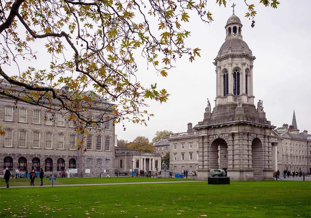 Imagem da Trinity College, em Dublin