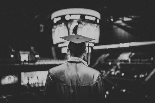 <h3 style="color:#ffffff">Cursos</h3><br>Graduação<br><br>Especialização