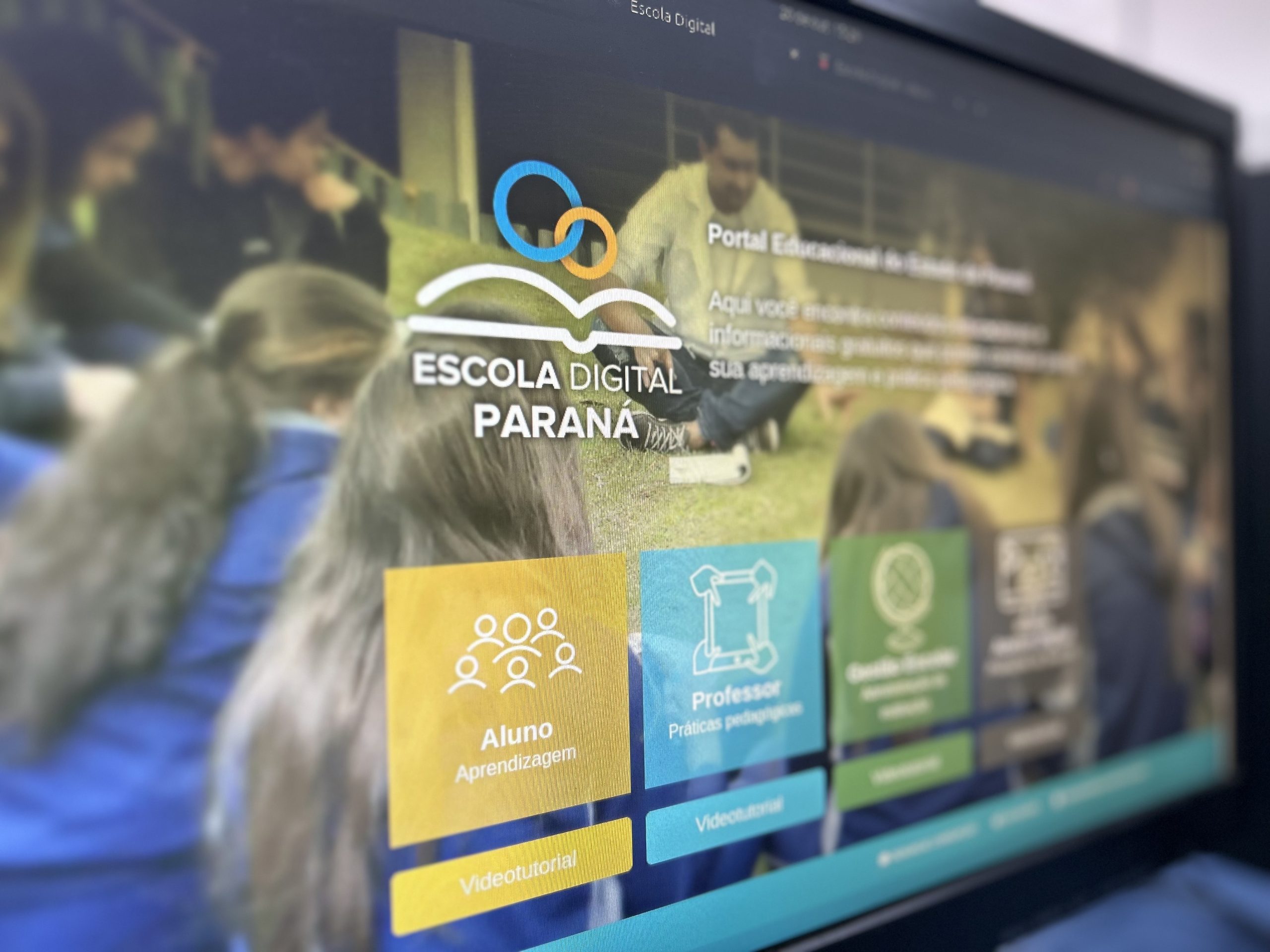 Paraná gasta mais de R$150 milhões de reais com plataformas privadas na educação