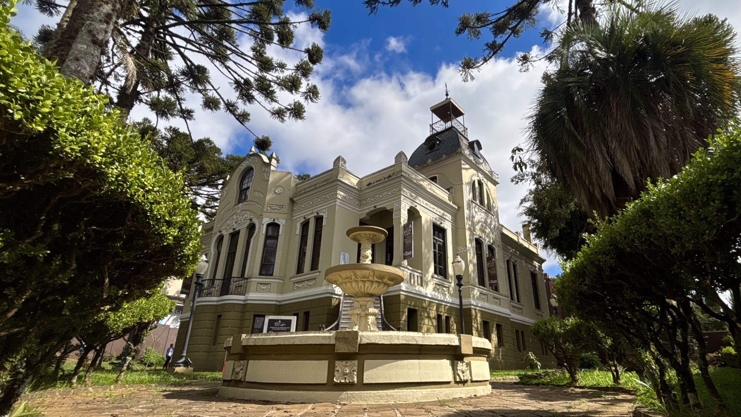 O misterioso casarão no centro de Ponta Grossa