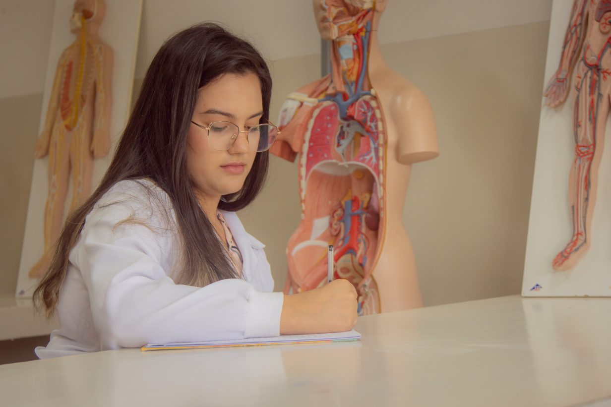 Proex UEPG abre inscrições para cursos de Gravura e Anatomia Humana