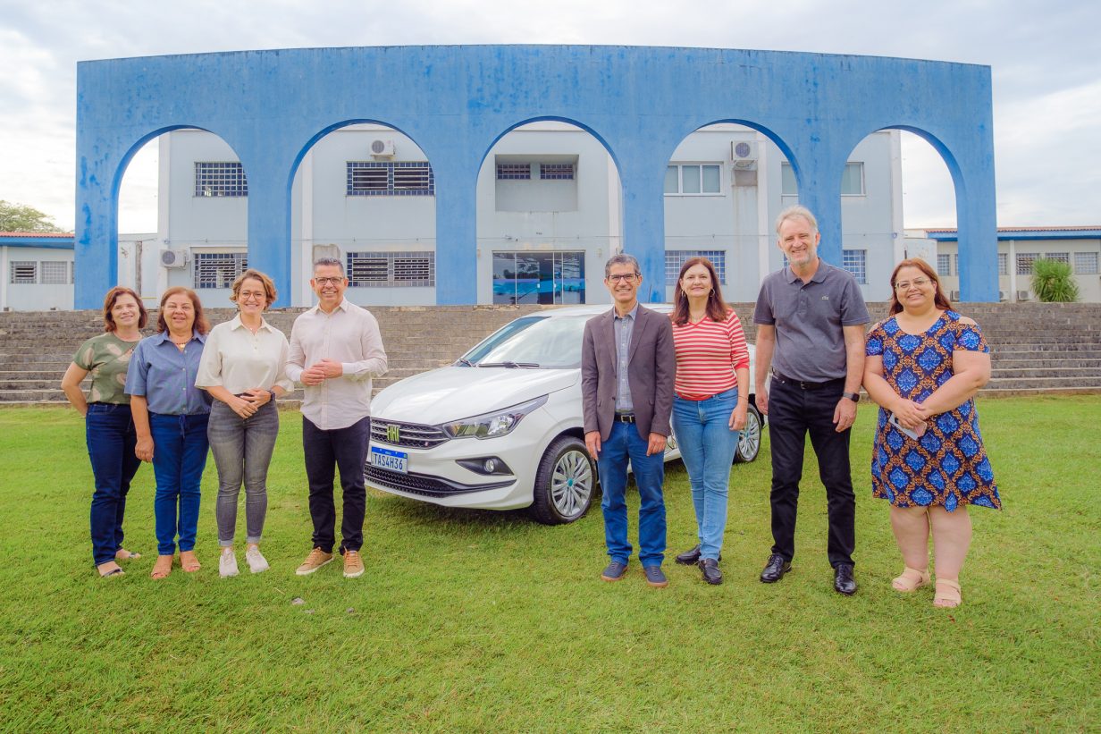 Proex-UEPG recebe veículo novo do Fundo Paraná
