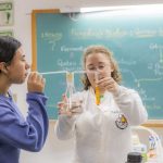 Contém Química reúne alunos em oficinas interativas e celebra o Dia do Químico