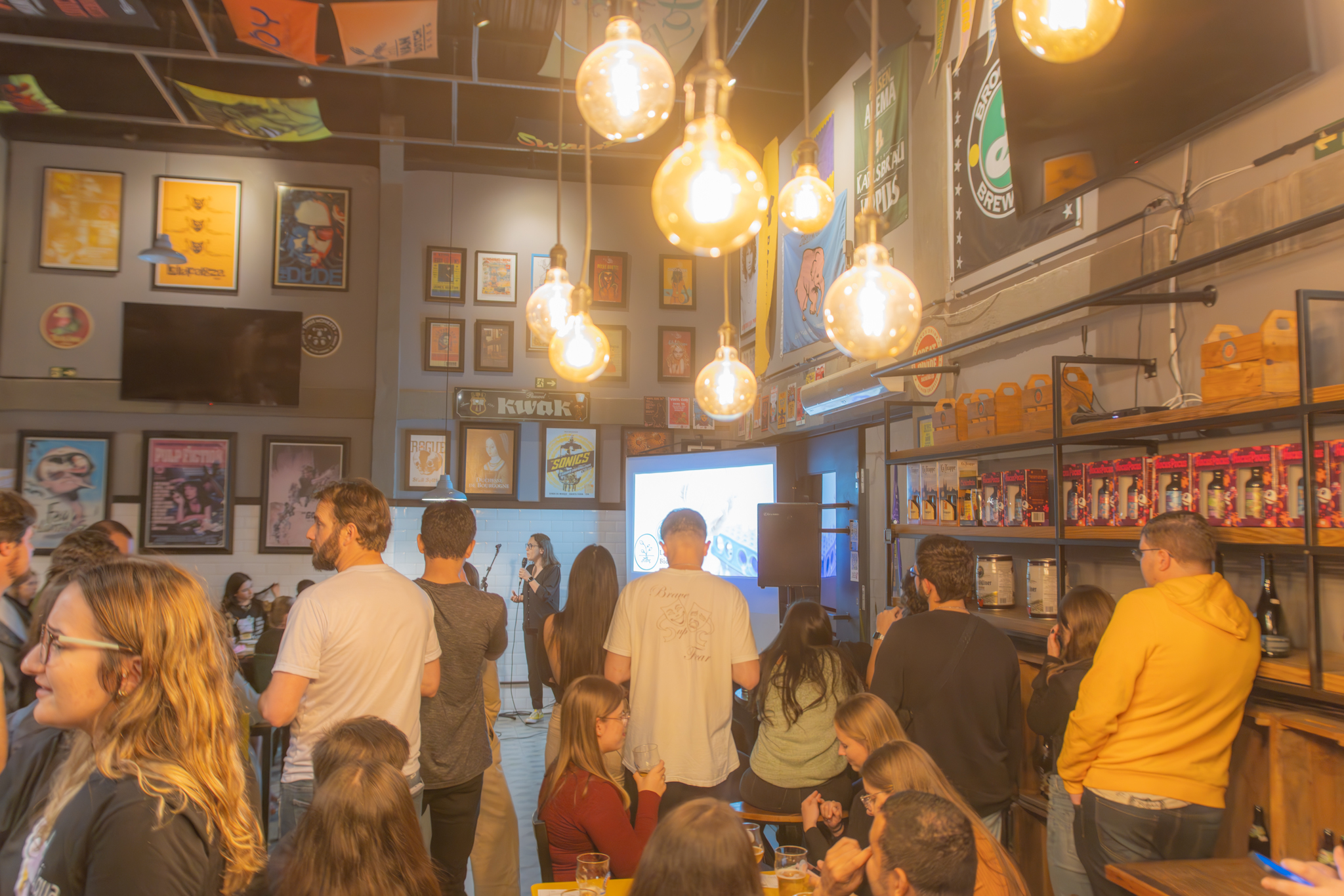 Professores da UEPG levam pesquisas em evento mundial Pint of Science