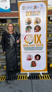 Professora Rita de Cássia da Silva Oliveira representa o Brasil em Congresso Internacional sobre Educação para Pessoas Idosas na Bolívia